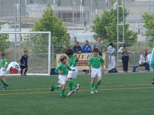 El equipo celebrando uno de los goles en el Torneo.