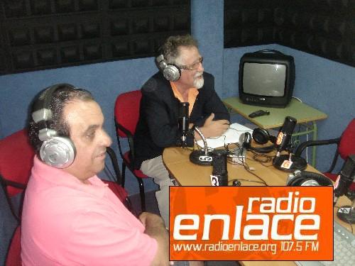 Vicente y Miguel en uno los momentos del programa radiofónico.
